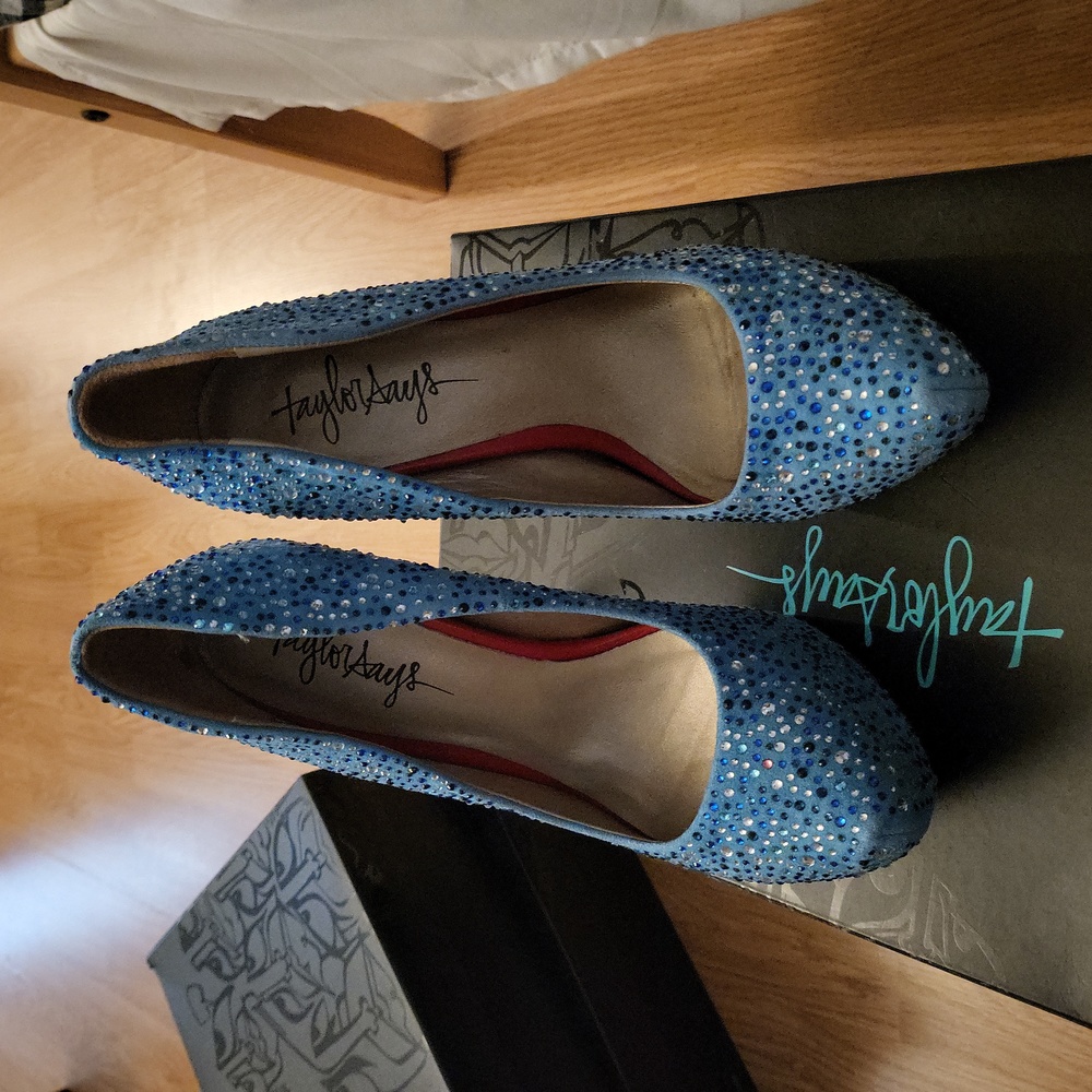taylorsays blue bejeweled pumps size 6.5